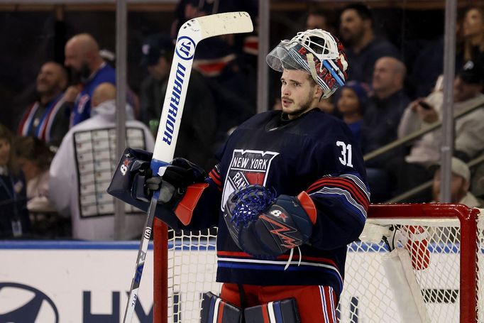 Brankář Igor Šesťorkin z New Yorku Rangers