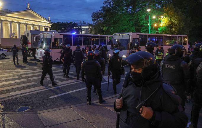 Protesty v Petrohradě.