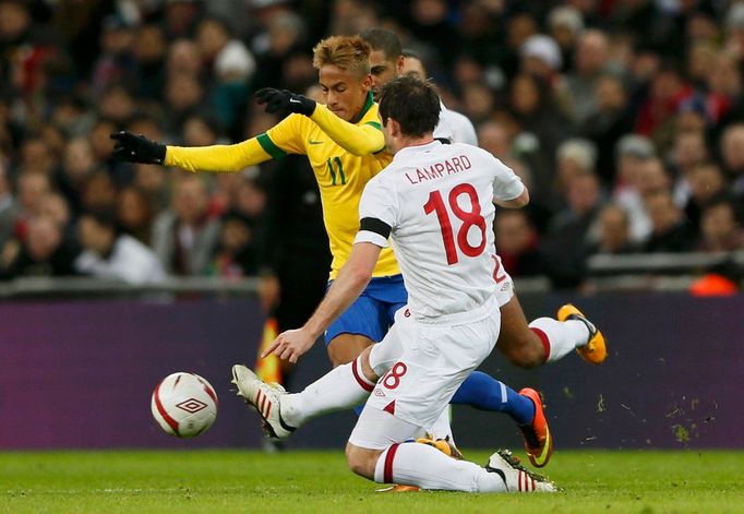 Fotbal, Anglie - Brazílie: Frank Lampard - Neymar