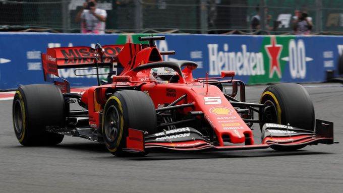 Sebastian Vettel v druhém tréninku na Velkou cenu Mexika formule 1.