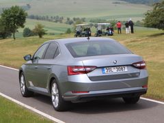 Škoda Superb nechybí mezi pěticí finalistů o české auto roku 2016.