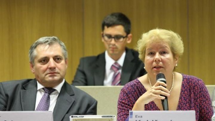 Místopředsedkyně antimonopolního úřadu končí. I kvůli vazbám na obžalovaného Švachulu