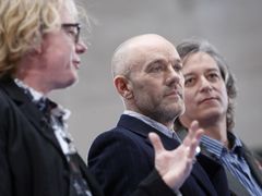 R.E.M. poskytují interview před svým koncertem u Rockefelerova centra