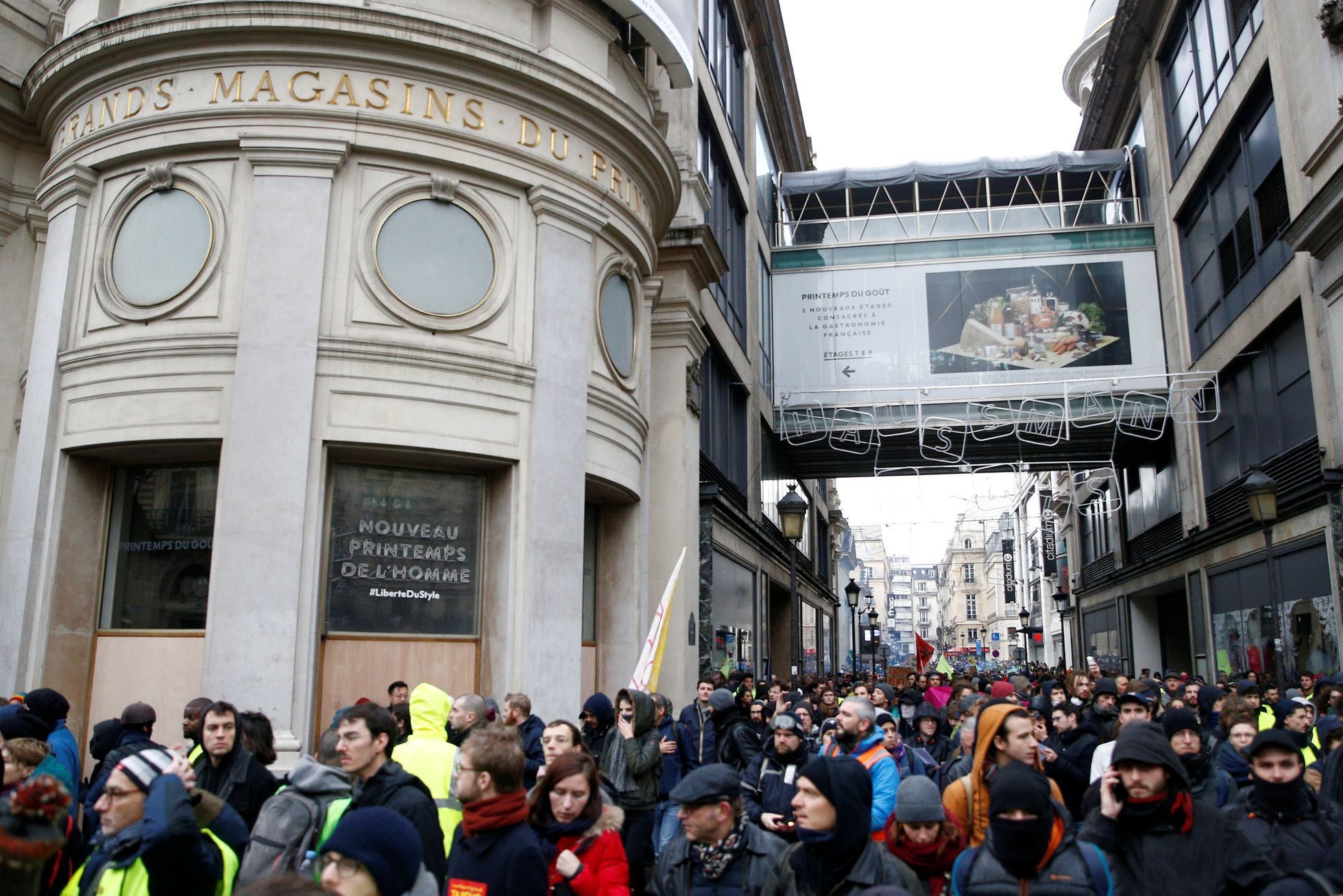 Protest hnutí žlutých vest v Paříži