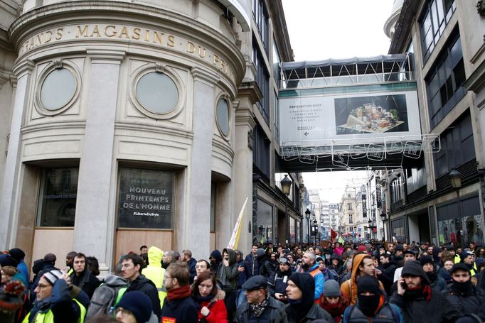 Protest hnutí žlutých vest v Paříži - 8. prosinec