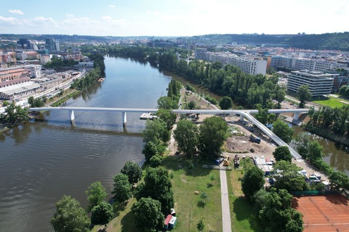 Lávka Holešovice - Karlín, architekt Petr Tej.