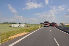 U Bratislavy havaroval plný autobus, řidič zemřel