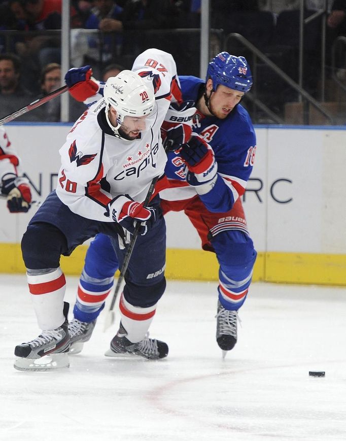 NHL: NY Rangers - Washington Capitals, 1. zápas (Marc Staal,Troy Brouwer)