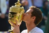 Světová dvojka si tak vynahradila loňské zklamání, kdy ve finále Wimbledonu podlehla ve čtyřech setech Švýcarovi Rogeru Federerovi.