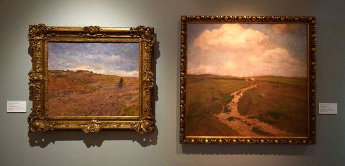 Na snímku jsou obrazy Antonína Slavíčka Kameničky (vlevo) a Z Kameniček.