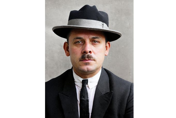 Karl Denke (1860-1924) na nedatované fotografii. Kolorováno