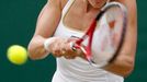 Česká tenistka Nicole Vaidišová při zápase s Anou Ivanovičovou ze Srbska ve čtvtfinále Wimbledonu.