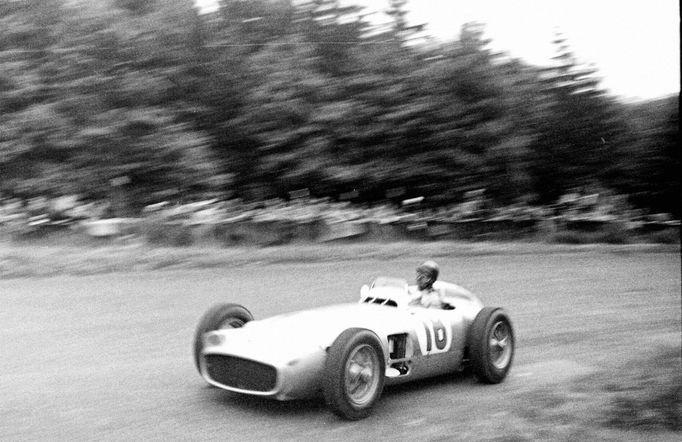 Juan Manuel Fangio
Závody ve Formule 1 v 50. letech dvacátého století.