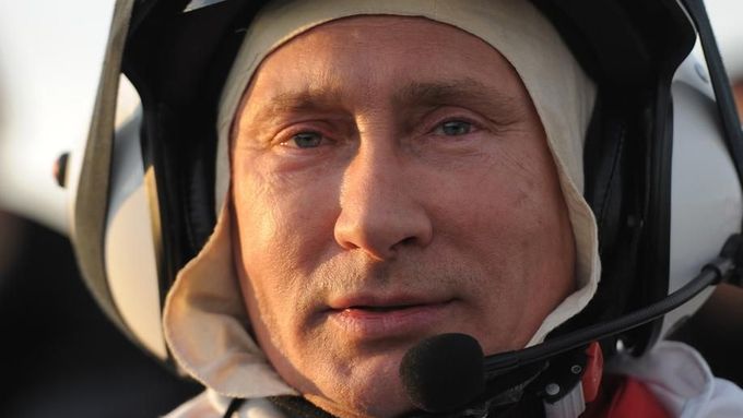 Foto: Putin na delta křídle naváděl ptáky do teplých krajin