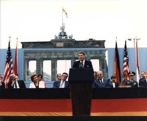 Ronald Reagan před Braniborskou bránou