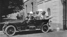 1914 - Jaroslav Bruner-Dvořák, František Ferdinand d`Este s manželkou v automobilu v Sarejevu, 28. 6. 1914 (Sbírka Scheufler)