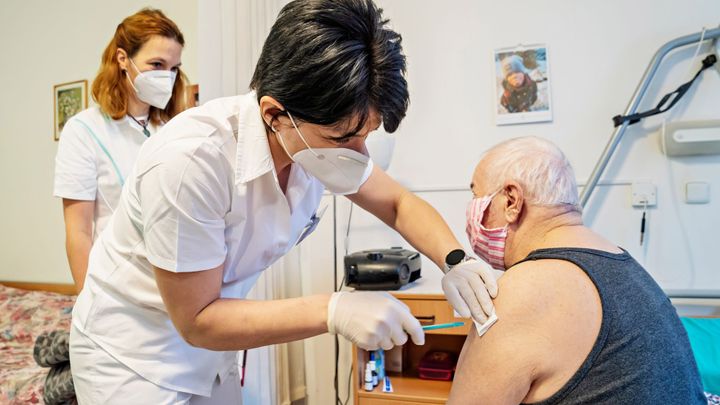 Chudí vakcínu nechtějí. V USA díky ní mohou vyhrát miliony, v Česku motivace chybí; Zdroj foto: Škoda Auto