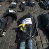 Oběti války na Ukrajině, měsíc od začátku, Staroměstské náměstí, happening Amnesty International