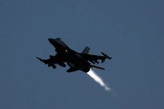 Další vlna útoků. Turecko bombarduje Islámský stát i Kurdy