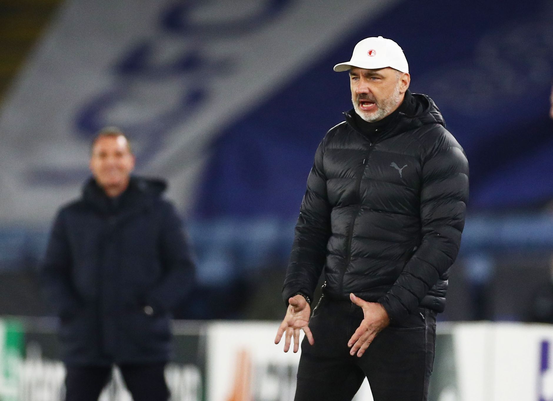 Trenéři Brendan Rodgers a Jindřich Trpišovský v odvetě  2. kola  Evropské ligy Leicester  - Slavia