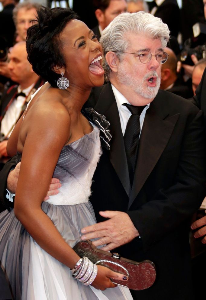 U příležitosti promítání Cosmopolis, a shodou okolností také výročí premiéry Star Wars (v roce 1977) pozují na červením koberci v Cannes režisér George Lucas a jeho partnerka Mellody Hobson