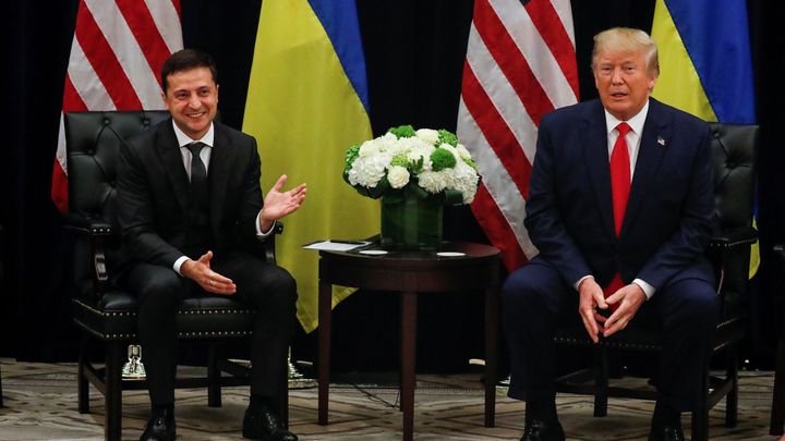 Bílý dům chtěl přepis hovoru Trumpa a Zelenského ututlat, tvrdí whistleblower