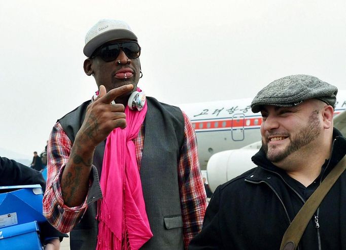 Dennis Rodman na letišti v Pchjongjangu.