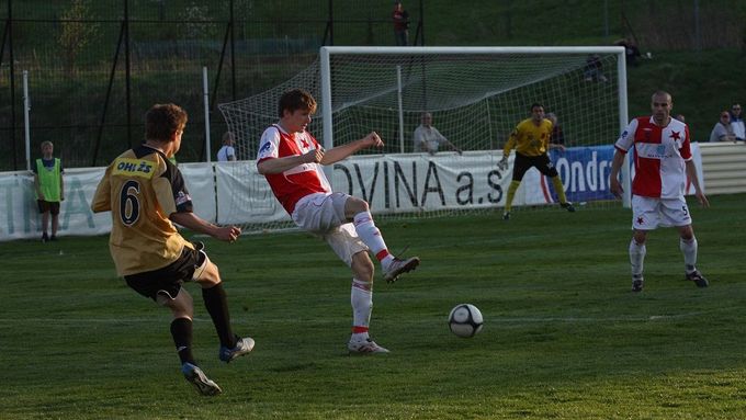 Hanácká Slavia senzačně vyřadila Brno, v duelu s Boleslaví ji o šanci připravili rozhodčí.