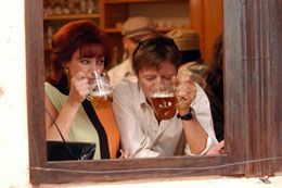 Hlavní protagonisté filmu: Zlata Adamovská a Jiří Langmajer.