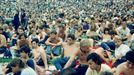 Kvůli „třem dnům míru, lásky a hudby“ se na festival Woodstock v polovině srpna 1969 sjelo odhadem 450 tisíc lidí.