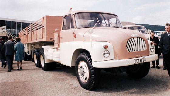 Tahač Tatra 138 na brněnském strojírenském veletrhu v roce 1965.