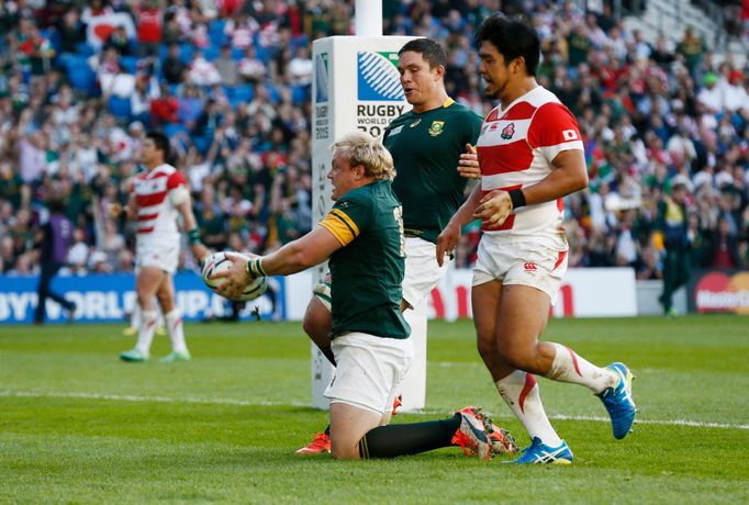 South Africa's Adriaan Strauss celebrates scoring their fourth try Reuters / Stefan Wermuth Livepic