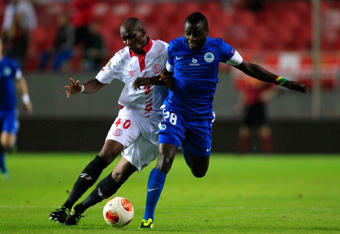 EL, Sevilla  Liberec: Stephane M'bia - Dzon Delarge