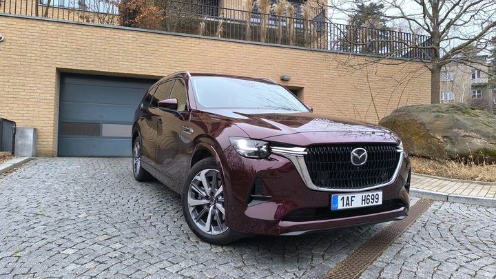Něco mezi Audi a BMW? Mazda CX-80 to s naftovým šestiválcem myslí úplně vážně