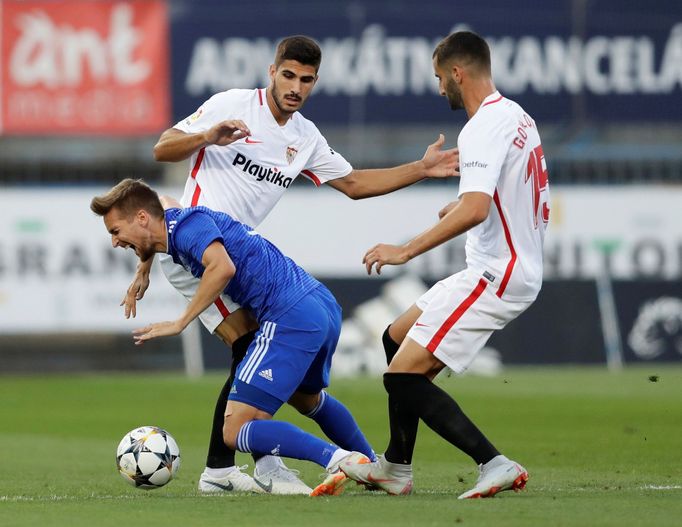 EL: Olomouc - Sevilla: Juan Berrocal, Maxime Gonalons, David Houska