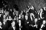 Takto slavili lidé v Chicagu konec prohibice v roce 1933.