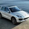 2 Auto roku Porsche Cayenne