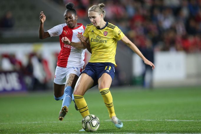 Liga mistryň, Slavia - Arsenal: Deneisha Blackwoodová a Vivianne Miedenaová