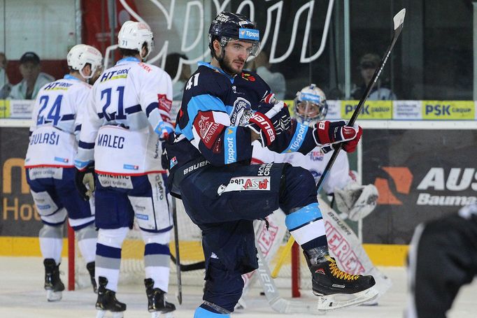 4. semifinále play off extraligy 2018/19, Kometa Brno - Liberec: Tomáš Filippi slaví gól Liberce na 2:1.