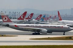 Caracas se propadá do letecké izolace, světové aerolinky opouštějí Venezuelu