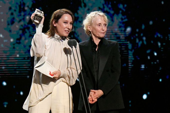 Cenu César za režii místo Romana Polanského přebraly herečka Emmanuelle Bercotová a režisérka Claire Denisová.