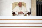 Hlad ve světě nabyl skandálních rozměrů, varoval papež