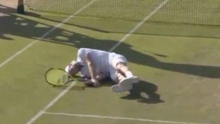 Skvěle zahraný tenisový faul a euforie kolem Federera