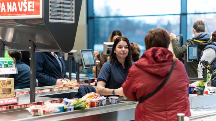 Lidl a Kaufland opět navyšují mzdy. Nováčci za pokladnou dostanou téměř 30 tisíc; Zdroj foto: Lidl