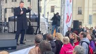 Předseda SPD Tomio Okamura na předvolebním mítinku v Jihlavě v květnu roku 2025