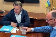 Paříž musela reagovat. "Šokující" video s Macronem a "drogami" má mimořádný dosah