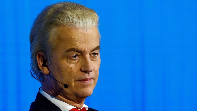Vůdce nizozemské krajní pravice Geert Wilders slaví volební vítězství