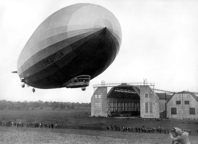 Před 90. lety absolvovala svůj první let německá vzducholoď LZ 127 Graf Zeppelin (18. 9. 1928), která byla následně uvedena do oficiálního provozu 11. října téhož roku.