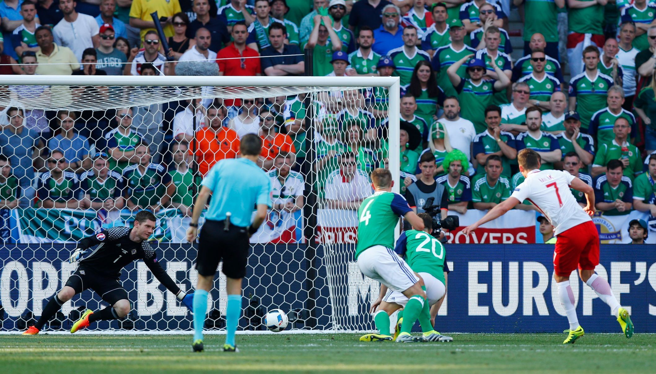 Euro 2016, Polsko-Severní Irsko: Arkadiusz Milik dává gól na 1:0