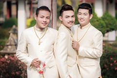 V Thajsku se oženili tři gayové a Facebook šílí nadšením